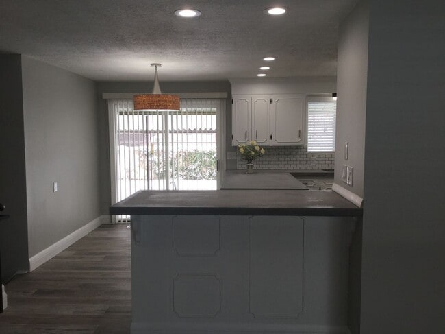 2194-4300 4300 S St, Unit 01-2619 in Roy, UT - Foto de edificio - Building Photo