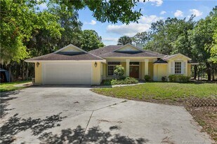 11511 SW Citrus Blvd S in Palm City, FL - Building Photo