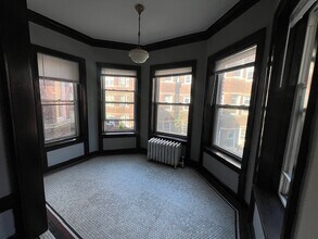 813 W Cornelia Ave, Unit 2S in Chicago, IL - Building Photo - Building Photo