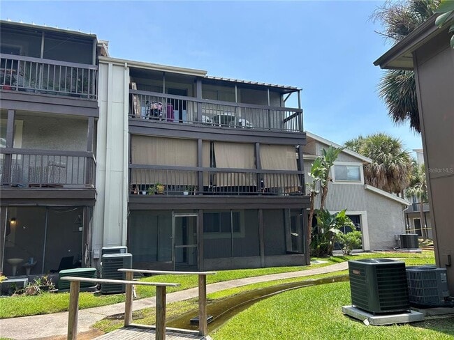 6336 Newtown Cir in Tampa, FL - Building Photo - Building Photo