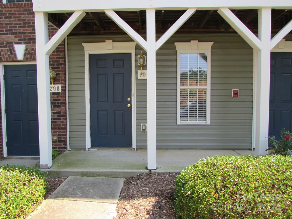 106 Locomotive Ln in Mooresville, NC - Building Photo