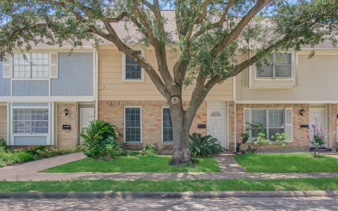 8102 Amelia Rd in Houston, TX - Building Photo