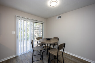 Vista Ridge Apartments in Gainesville, GA - Building Photo - Interior Photo