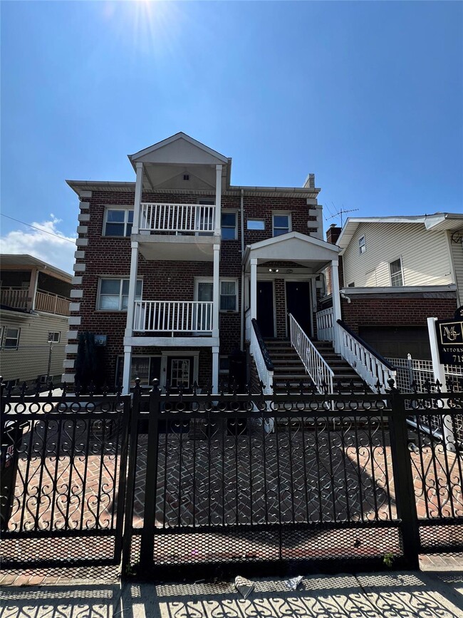 25-10 94th St