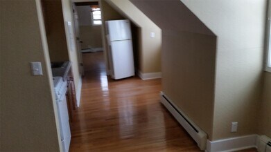 932 E College St in Iowa City, IA - Building Photo - Building Photo