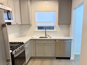 467 36th St, Unit 467 in Manhattan Beach, CA - Foto de edificio - Building Photo