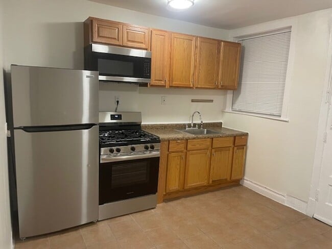 property at 1358 W Rosedale Ave