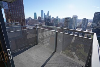235 W Van Buren St, Unit 3308 in Chicago, IL - Building Photo - Building Photo