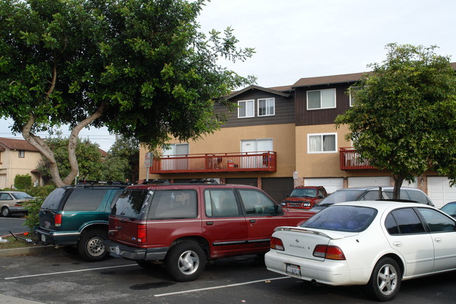 984 Sandra Ct in South San Francisco, CA - Foto de edificio - Building Photo