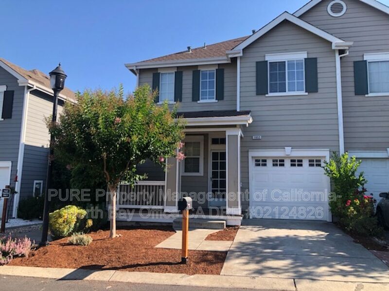1052 Addison Cir in Petaluma, CA - Building Photo