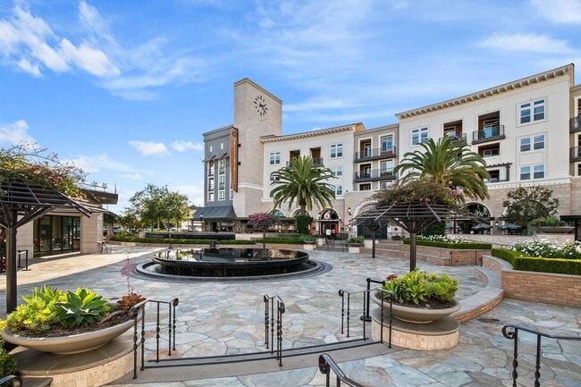 The Residences at Bella Terra in Huntington Beach, CA - Foto de edificio - Building Photo