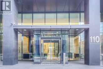 110 Charles St E in Toronto, ON - Building Photo - Building Photo