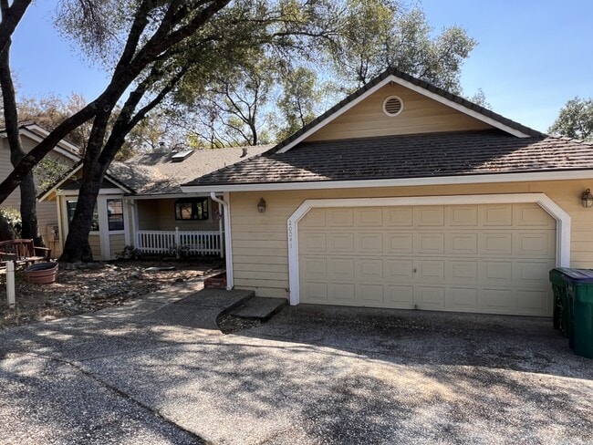 20041 Echo Blue Dr in Penn Valley, CA - Building Photo - Building Photo