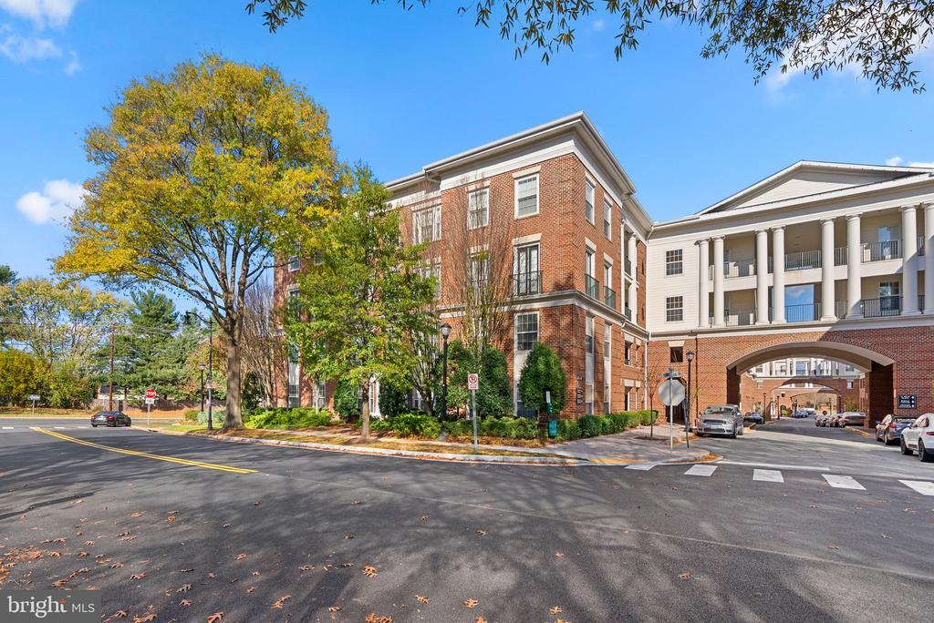 7 Booth St-Unit -211 in Gaithersburg, MD - Building Photo