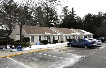 Pine Village Estates in Bedford, NH - Building Photo - Building Photo