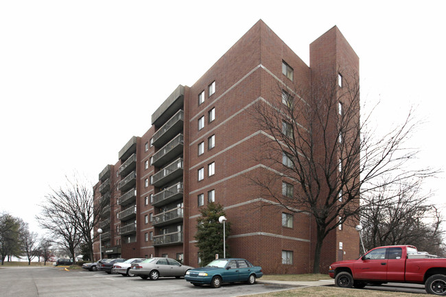 California Square in Louisville, KY - Foto de edificio - Building Photo