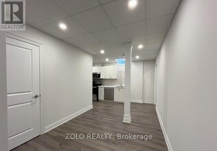6 Valleybrook Rd in Barrie, ON - Building Photo - Building Photo