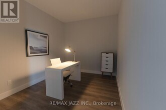 80 Bond St E in Oshawa, ON - Building Photo - Building Photo