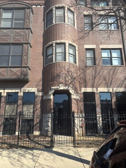 521 N Racine Ave, Unit 1 in Chicago, IL - Building Photo