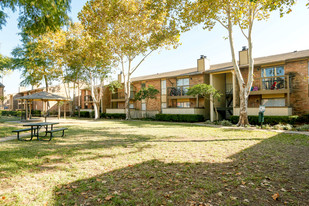 Villa La Jolla Apartments