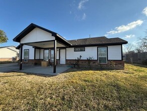 3220 Eisenhower Dr in Dallas, TX - Building Photo - Building Photo