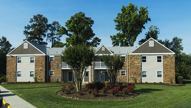 Falcon Point Apartment Homes in Virginia Beach, VA - Building Photo - Building Photo