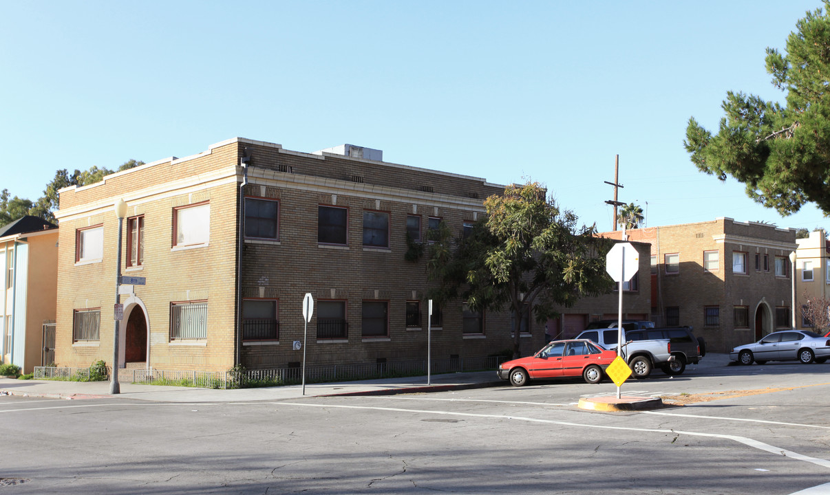 310-322 W 8th St in Long Beach, CA - Building Photo