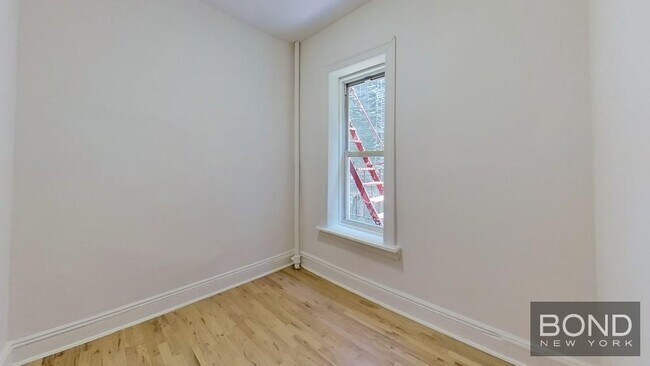 230-232 Thompson St in New York, NY - Building Photo - Building Photo