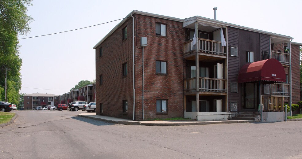 Mac Arthur Terrace Apartments and Nearby Chicopee Apartments For Rent