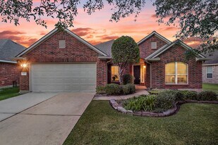 9226 Fernwillow Dr in Spring, TX - Building Photo