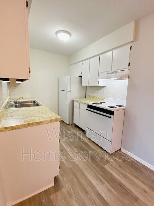 203 Charleston Blvd in Macomb, IL - Building Photo