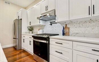 1906 Madison Ave in Baltimore, MD - Building Photo - Building Photo