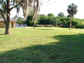 Omega Apartments in Bradenton, FL - Foto de edificio - Building Photo