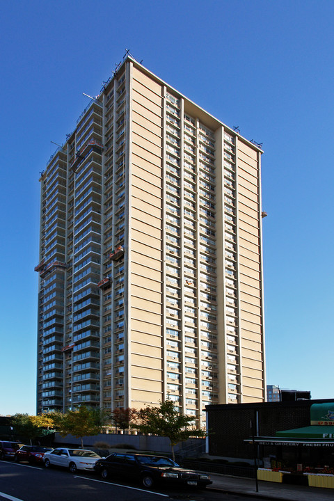 75 Henry Street in Brooklyn, NY - Building Photo