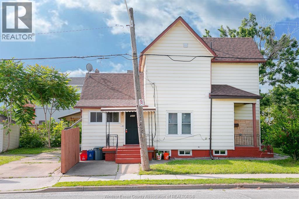 402 Aylmer Ave in Windsor, ON - Foto de edificio