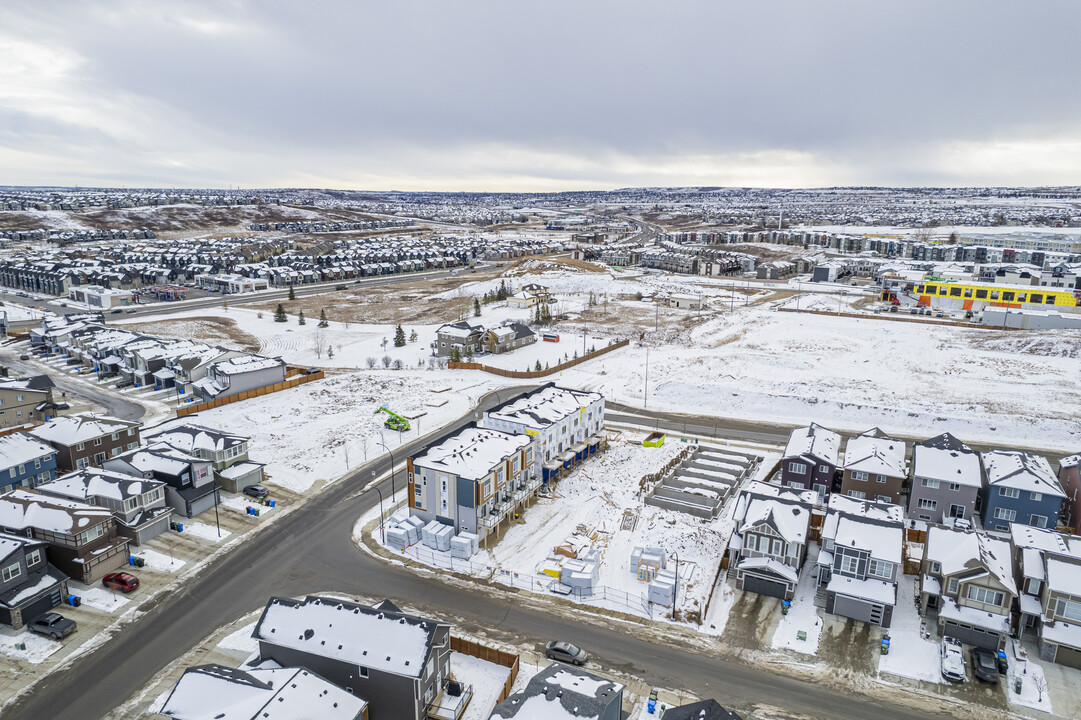 Sage Bluff Manor in Calgary, AB - Building Photo