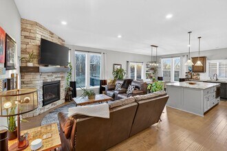 3213 SE Mill Creek Ln in Lee's Summit, MO - Building Photo - Building Photo