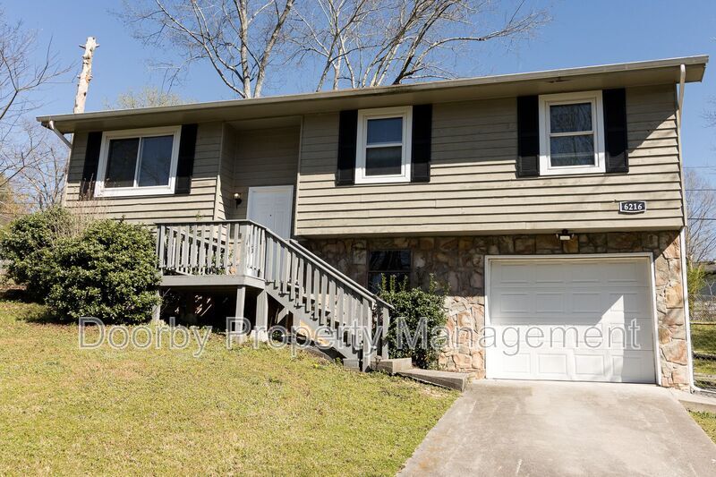 6216 Shawtee Ln in Chattanooga, TN - Building Photo