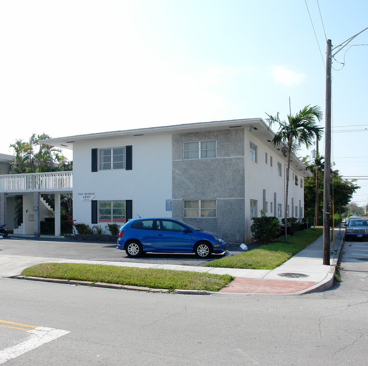 1656-1658 Van Buren St in Hollywood, FL - Building Photo