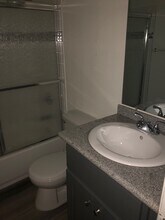 4619 Rosewood Ave, Unit 206 in Los Angeles, CA - Building Photo - Building Photo