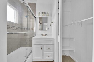 1025 Idaho Ave, Unit 6 in Santa Monica, CA - Foto de edificio - Building Photo
