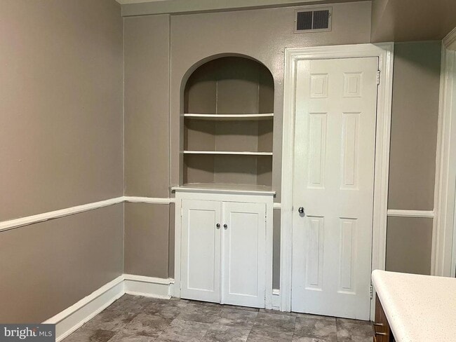 property at 709 N Broom St