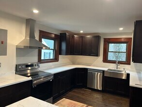 215 Pearl St, Unit 215 Pearl  #2 in Braintree, MA - Building Photo - Building Photo