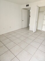 650 NE 149th St, Unit 408A in North Miami, FL - Building Photo