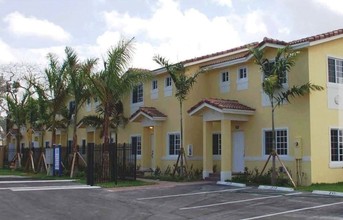 201 NE 4th Ct in Hallandale Beach, FL - Building Photo - Building Photo