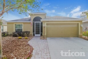12522 Cricklewood Dr in Spring Hill, FL - Building Photo