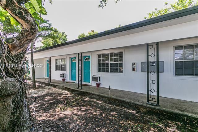 1717 NE 12th St in Fort Lauderdale, FL - Building Photo