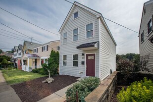421 Augusta St in Pittsburgh, PA - Building Photo