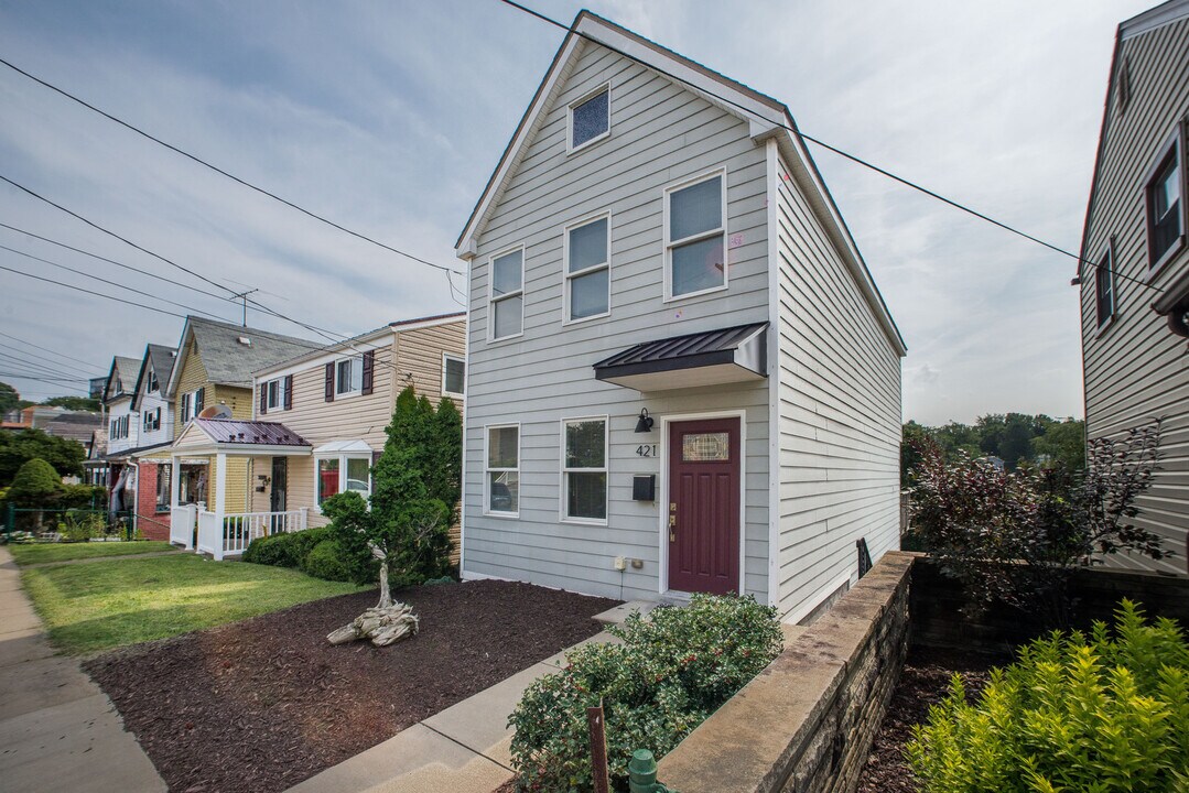 421 Augusta St in Pittsburgh, PA - Building Photo