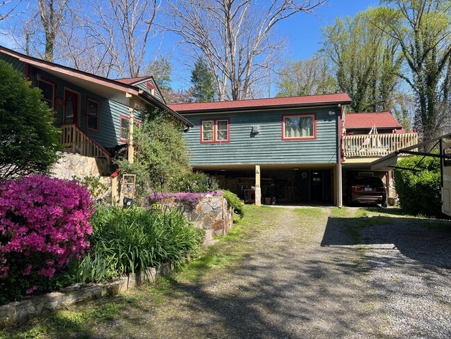 114 Walker St in Black Mountain, NC - Building Photo - Building Photo